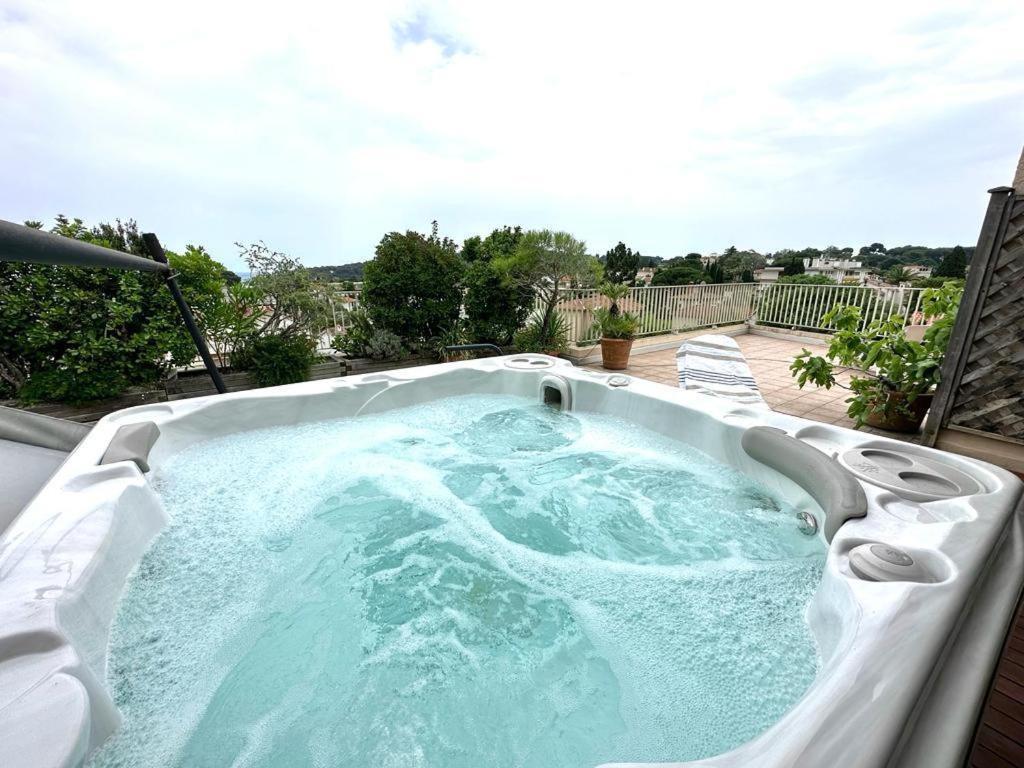 Apartamento Panoramic Sea View Penthouse With Jacuzzi And 450 Sqm Terrace Antibes Exterior foto